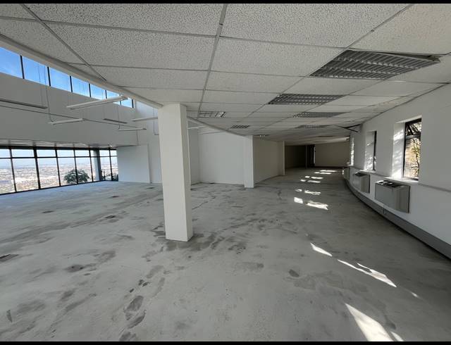 734M² OFFICE TO LET IN PLATTEKLOOF